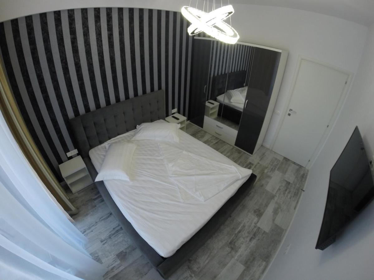 911 * Mamaia